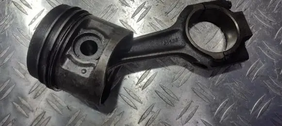 Ford Fiesta Piston with connecting rod