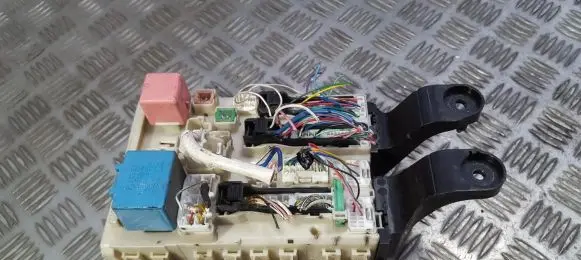 Toyota Avensis T270 Fuse box set 154210G21 1542-10G21