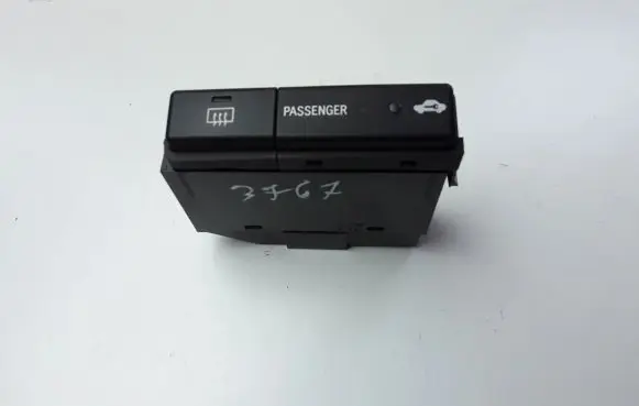 Toyota Avensis T250 Windscreen/window heater switch 8479005130