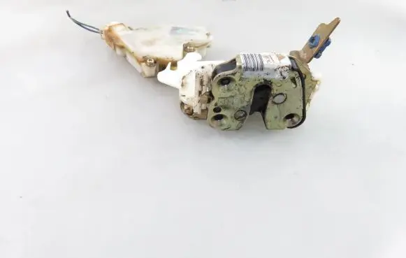 Nissan Terrano Tailgate/trunk/boot lock/catch/latch 89A520