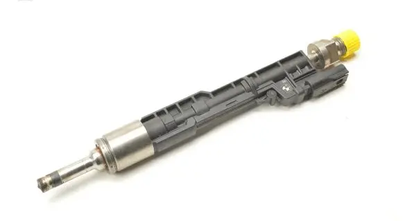 BMW 7 F01 F02 F03 F04 Fuel injector 7597870
