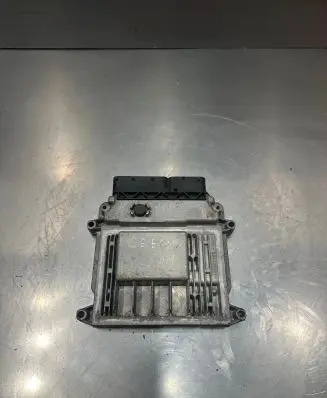 KIA Ceed Engine control unit/module 391102B600 18930394 0261201852