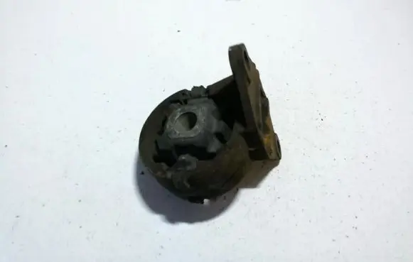 Ford Mondeo MK I Engine mount bracket