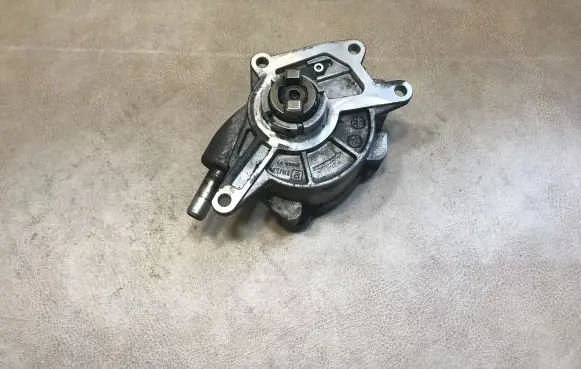 Mercedes-Benz E W211 Vacuum pump A64223065