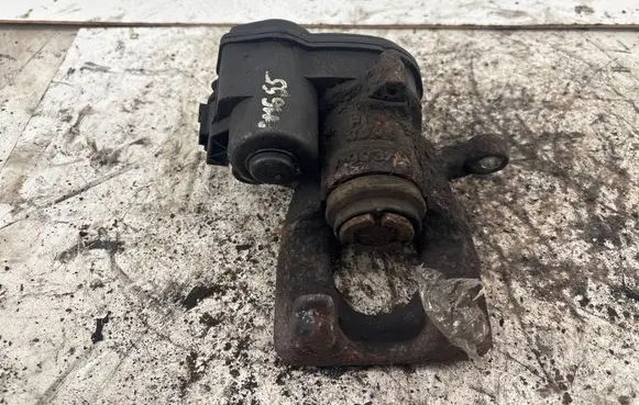 Nissan Qashqai J12 Rear brake caliper 32353310C