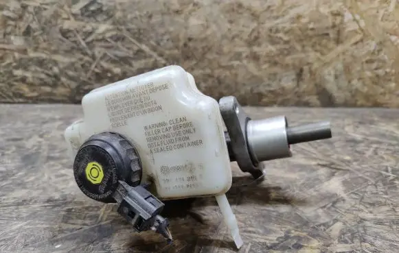 Volkswagen Golf V Master brake cylinder 1K1611301