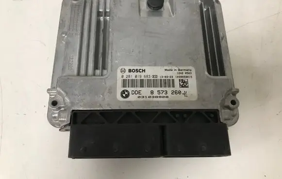 BMW 1 F20 F21 Engine control unit/module 8573260 DDE8573260 0281019683