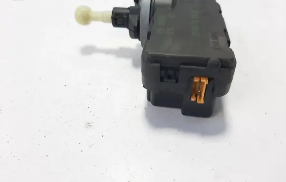 Headlight level adjustment motor