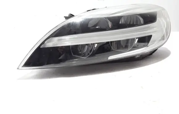 Volvo V40 Headlight/headlamp 31677020