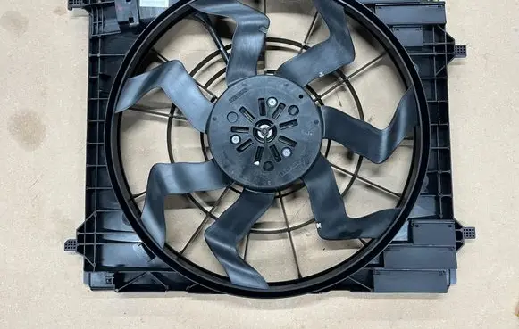 Mercedes-Benz GLE W167 Electric radiator cooling fan A1679061704