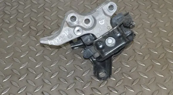 Lexus RX 450H Engine mount bracket