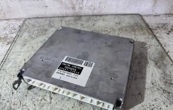 Lexus ES 250 - 300 - 330 Engine control unit/module 8966133B30 2751000551