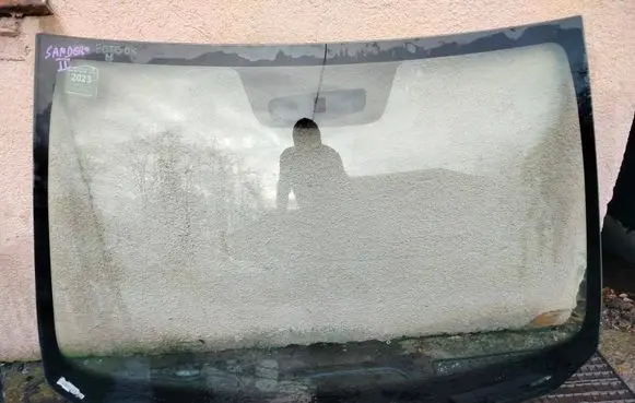 Dacia Sandero II Front windscreen/windshield window 