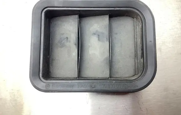 Mercedes-Benz SLK R170 Quarter panel pressure vent 1708300042
