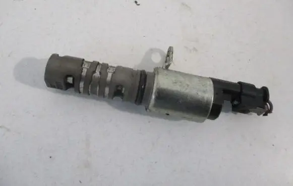 Audi A1 Camshaft position sensor 04E9064550