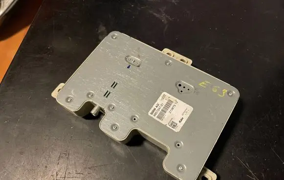 BMW 6 E63 E64 Aerial antenna amplifier 6957347 28009459 21367510