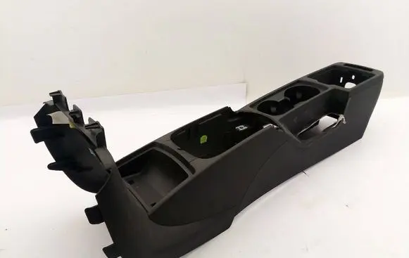 Volvo V50 Center console 8687408