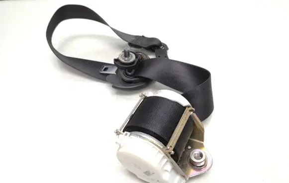 BMW X3 E83 Front seatbelt 33028136 33048191 33033481e