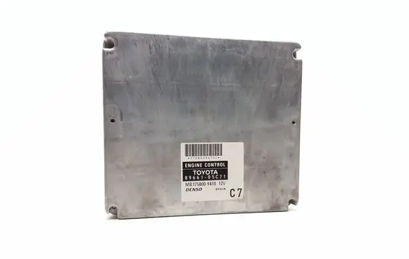Toyota Avensis T250 Engine control unit/module 8966105C71 MB1758009410