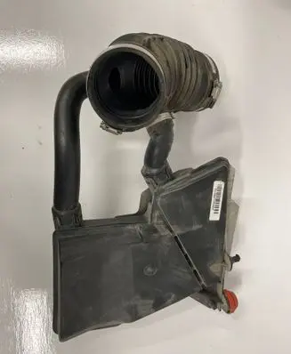 BMW 5 G30 G31 G38 Intake resonator 51860795004 8607950