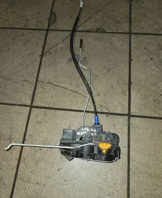 Opel Mokka X Front door lock 13579515