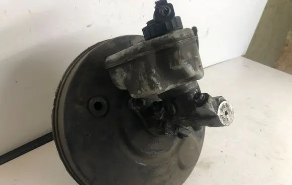 Volkswagen Caddy Brake booster 1T1614105S
