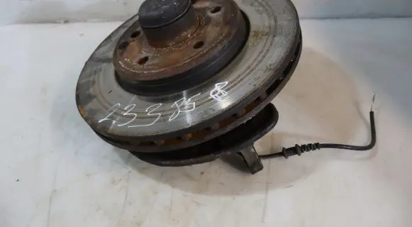 Mercedes-Benz C AMG W203 Front wheel hub spindle knuckle