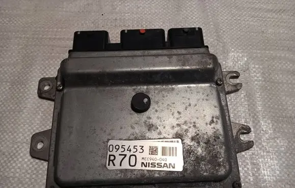 Nissan Juke I F15 Engine control unit/module MEC940040 095453