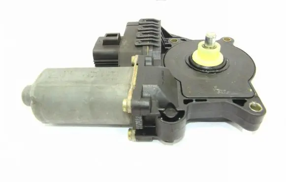 Ford Mondeo Mk III Front door window regulator motor 0130821771