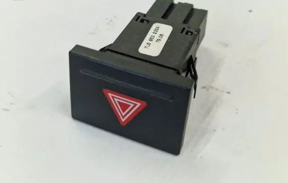 Volkswagen Touareg I Hazard light switch 7L6953235A