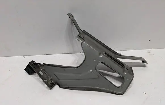 Audi A6 S6 C8 4K Fender mounting bracket 4K0821131
