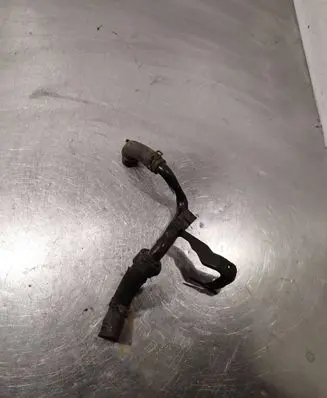 Volkswagen PASSAT B6 Engine coolant pipe/hose 03l122157