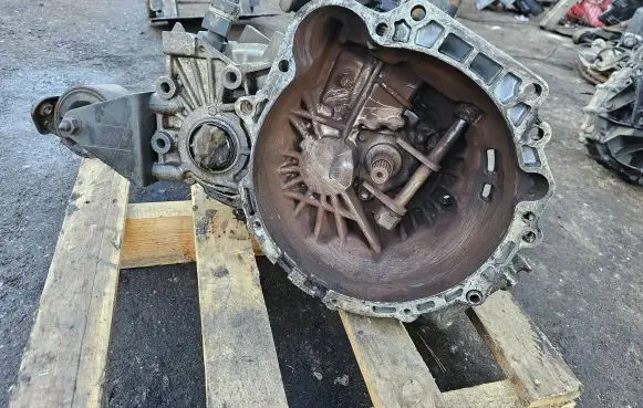 Hyundai Accent Manual 5 speed gearbox J22073 072082