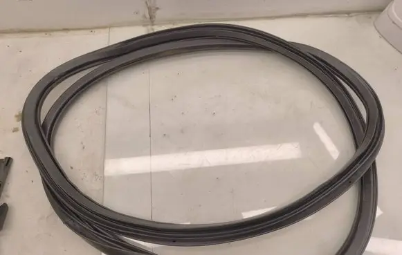 Volvo V40 Front door rubber seal 31385841