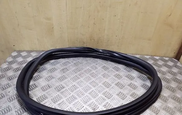 Volkswagen Golf VI Rear door rubber seal (on body) 5K6867913