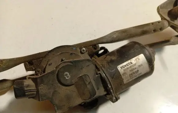 Toyota Corolla Verso AR10 Wiper motor 851100F020