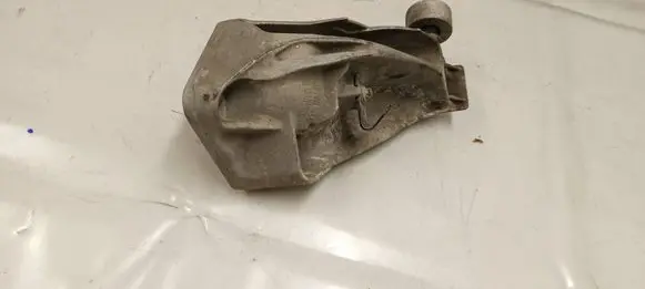 BMW X5 G05 Engine mounting bracket 6884475