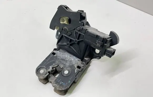 Audi A4 S4 B7 8E 8H Tailgate/trunk/boot lock/catch/latch 8P4827505B
