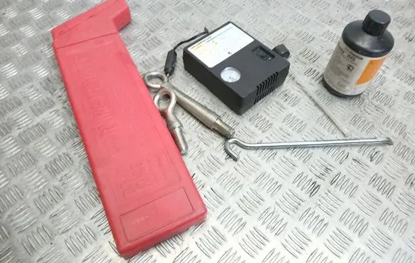 Mazda 6 Tool set 