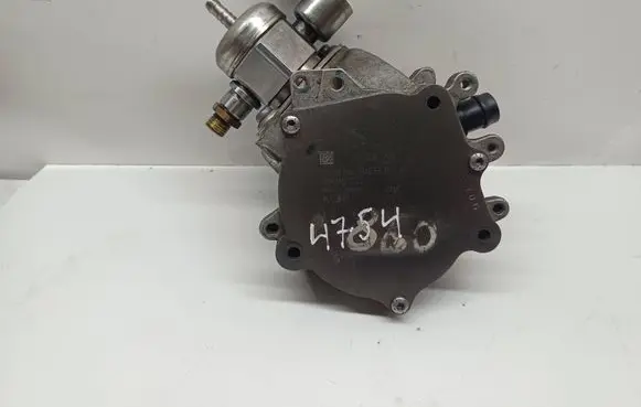 Volkswagen Jetta VI Vacuum pump 06K145100J AT081114
