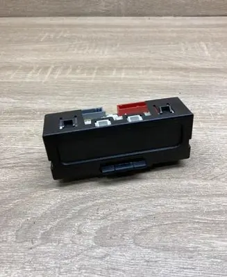 Renault Megane II Screen/display/small screen P8200028364A