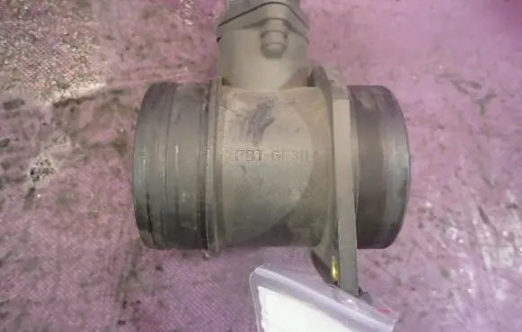 Volkswagen Golf IV Mass air flow meter 06A906461