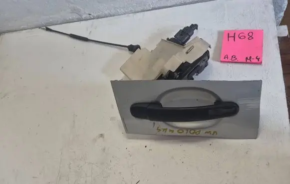 Volkswagen Polo Front door lock 3B1837015AM