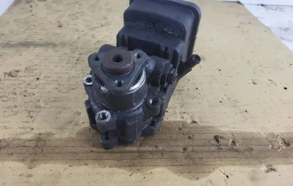 BMW 3 E46 Power steering pump 91208