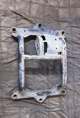 Gearbox mounting bracket