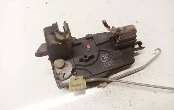 Opel Astra H Front door lock 13210748