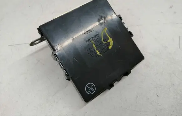 Toyota Prius (XW20) Power management control unit 8967047010 1012380151