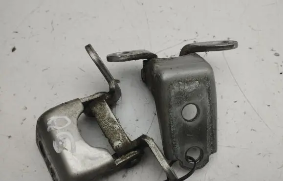 Rear door hinge set