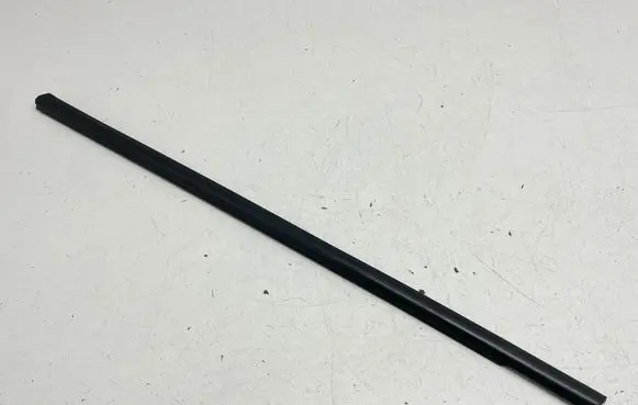 Renault Captur Rear door glass trim molding 828213735R