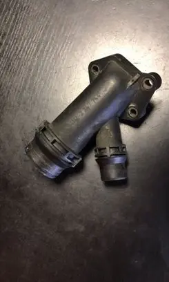 BMW 5 E60 E61 Engine coolant pipe/hose 2247744